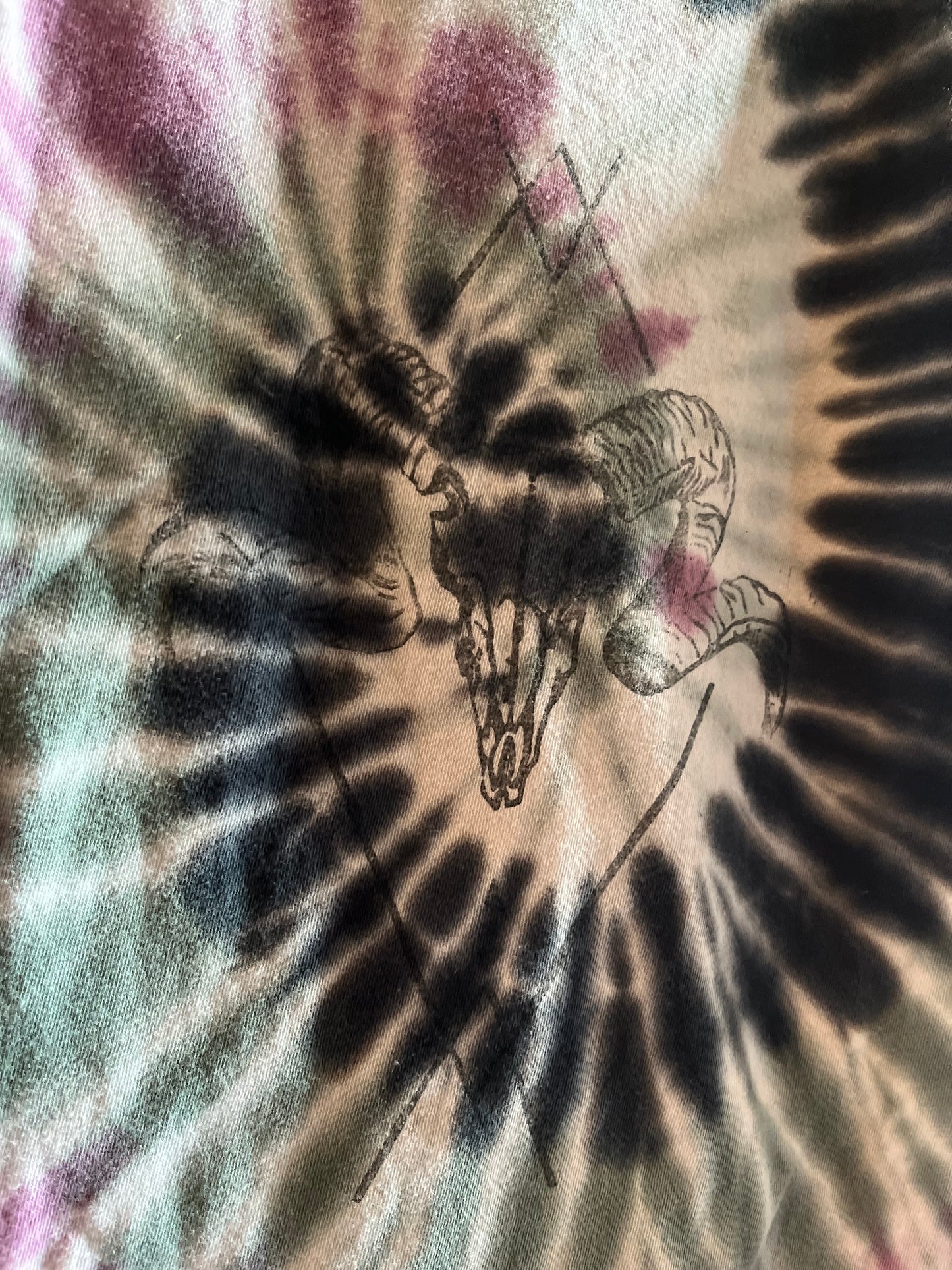 KIDS Size M Ram Skull Tee