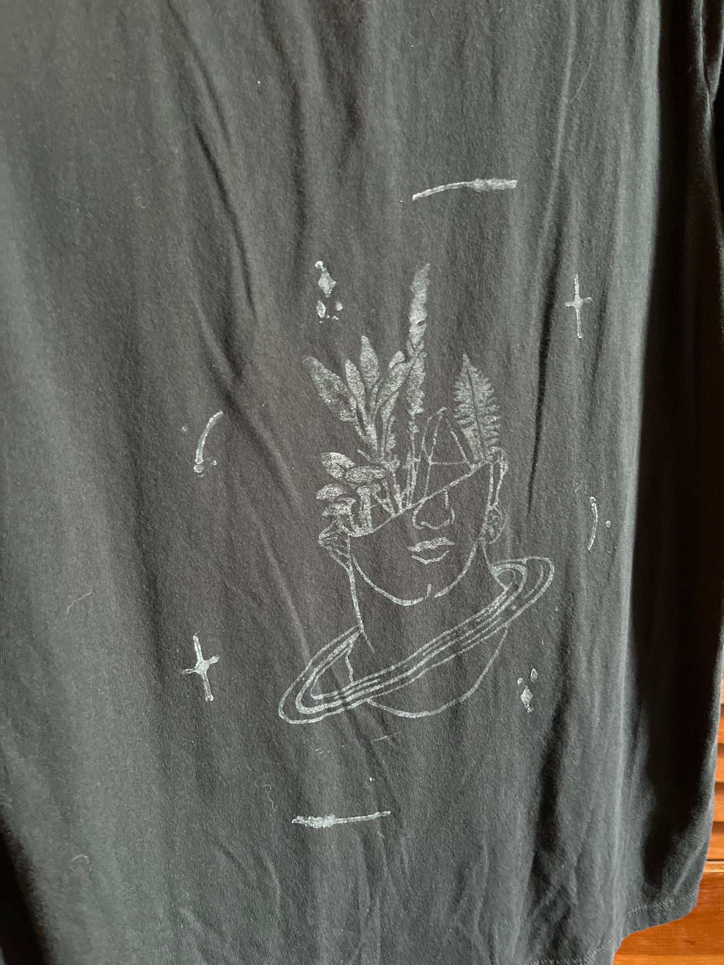 FEMME Size L Historical Head Tee