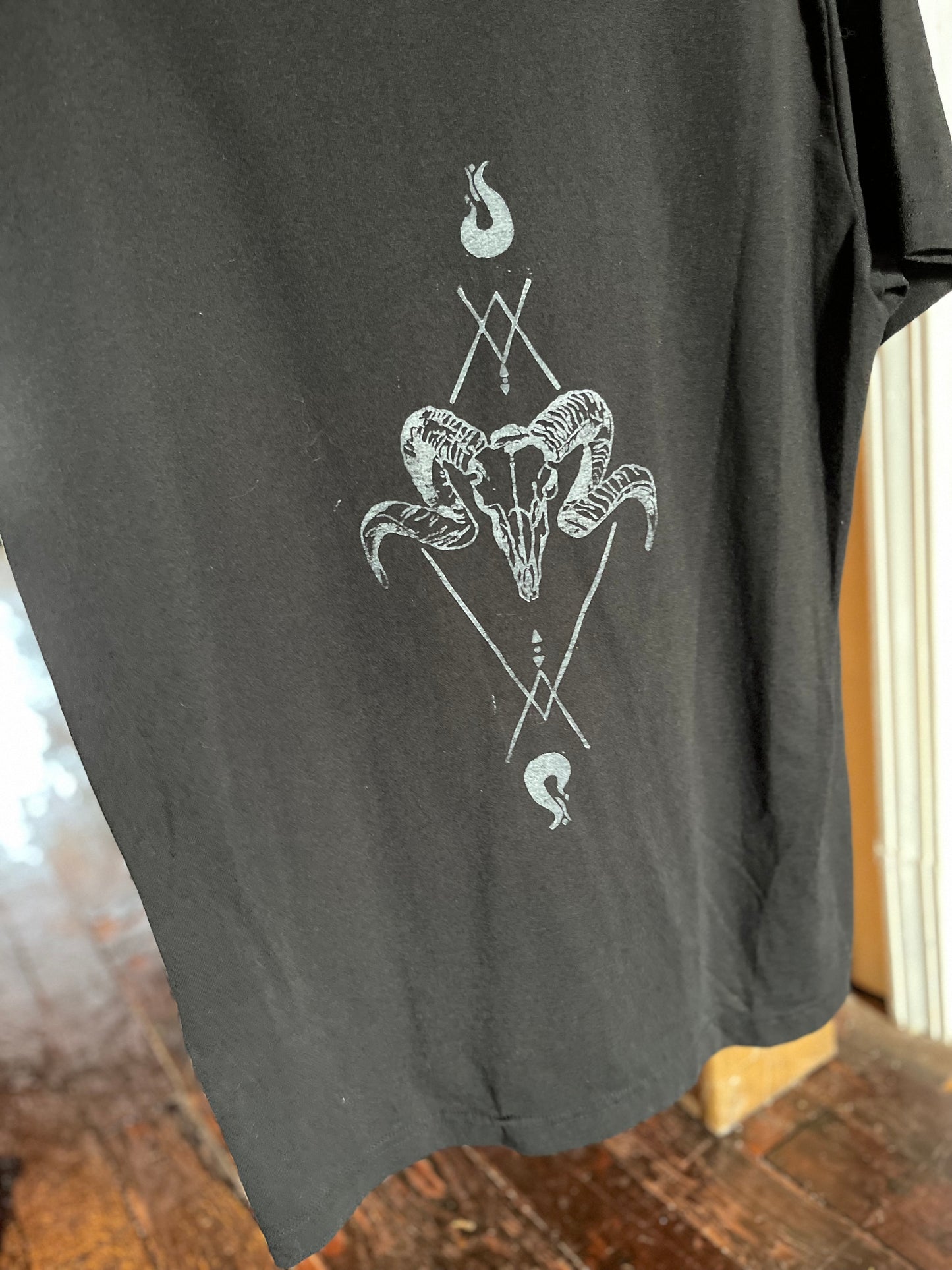 THEM Size L Ram Skull Tee