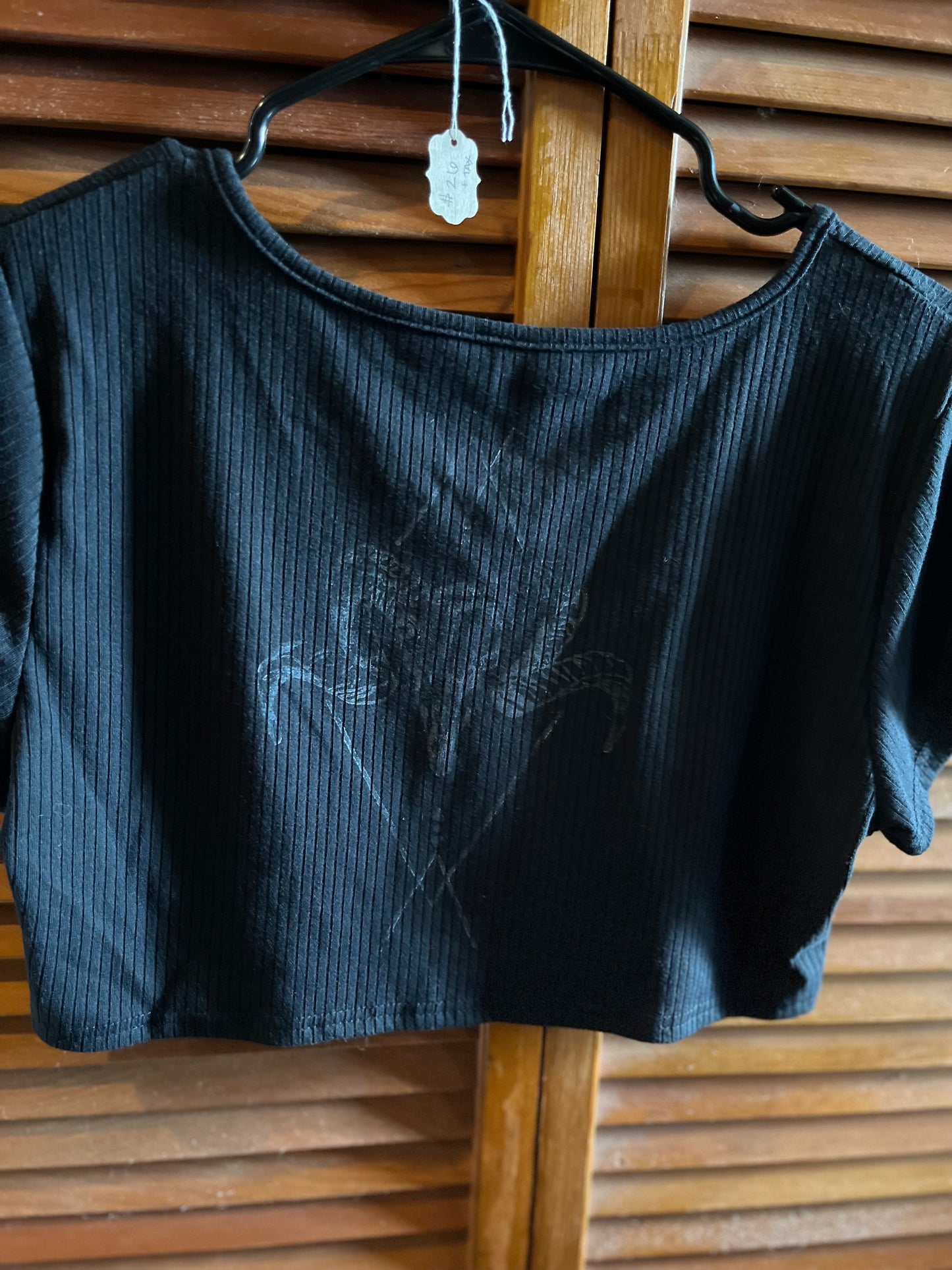 FEMME Size M Ram Skull Crop Top